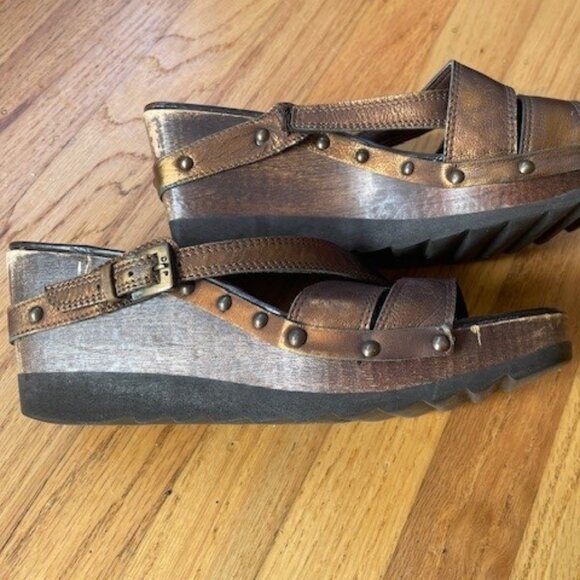 Donald J Pliner Wedge Bronze Sandals - Picture 3 of 7